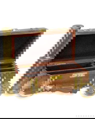 Set instrumente nautice cu o cutie din lemn