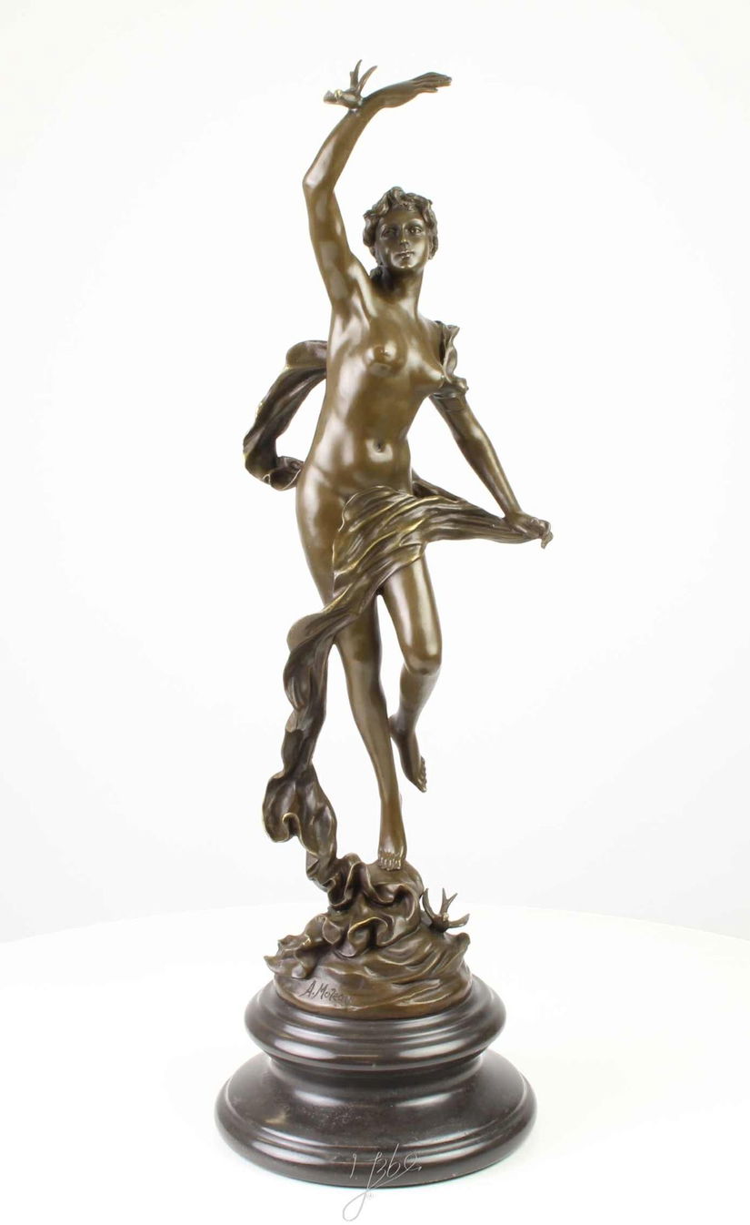 Aurora-statueta din bronz cu un soclu din marmura