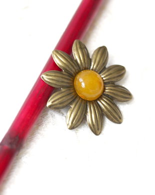 Brosa cu floare de agat galben