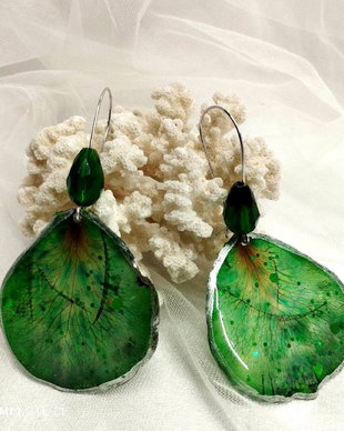cercei handmade ,, Lara  ,, cu petale de trandafiri