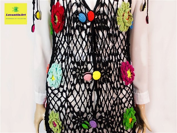 Vesta dama unicat lunga cu flori 3D. Vesta neagra handmade. Vesta femei cu flori multicolore