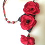 Colier floral rosu si negru