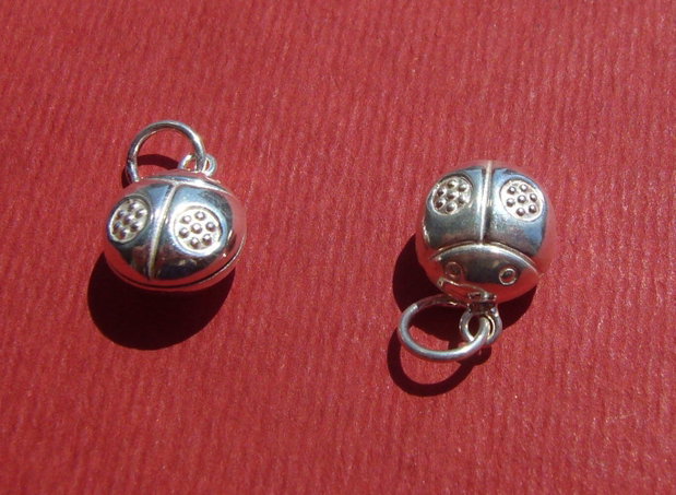 Buburuza pandant / clopotel din argint .925 aprox aprox 7x9.5x17 mm (cu anoul)
