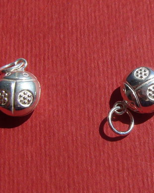 Buburuza pandant / clopotel din argint .925 aprox aprox 7x9.5x17 mm (cu anoul)