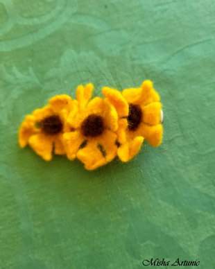 Clema par cu floricele impaslite