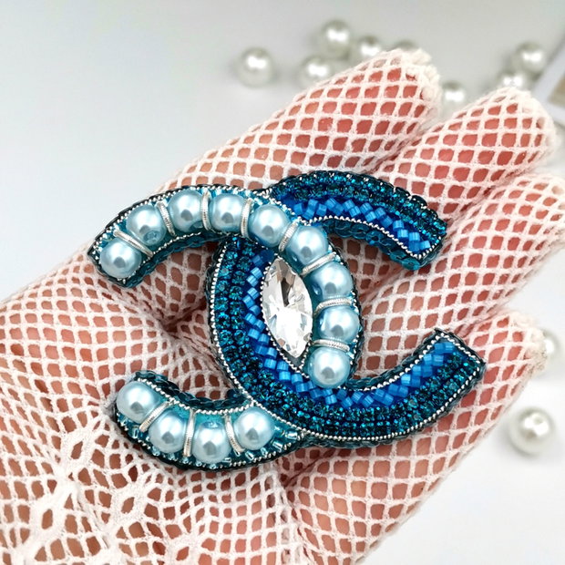 Rezervat Broșa - Chanel Blue pearls and Sparkles