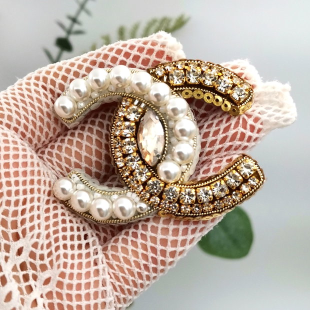 Rezervat Broșa - Chanel Pearls and Gold crystals