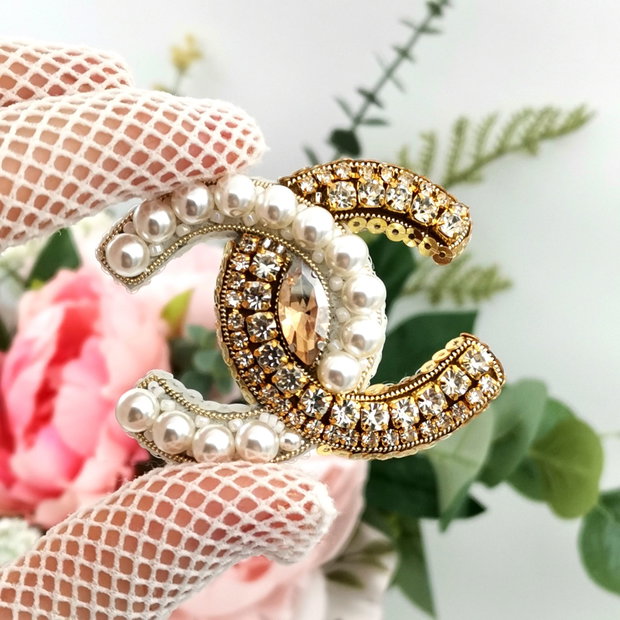 Rezervat Broșa - Chanel Pearls and Gold crystals