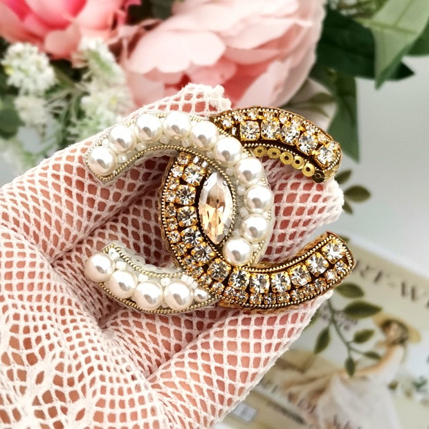 Rezervat Broșa - Chanel Pearls and Gold crystals