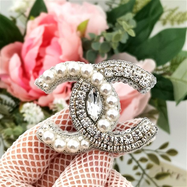 Broșa - Chanel Pearls and Silver crystals