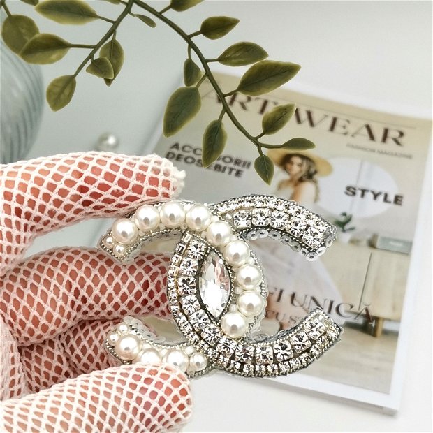 Broșa - Chanel Pearls and Silver crystals