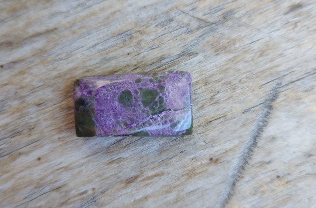 Cabochon stichtit/atlantisit, 23x12x6.5 mm