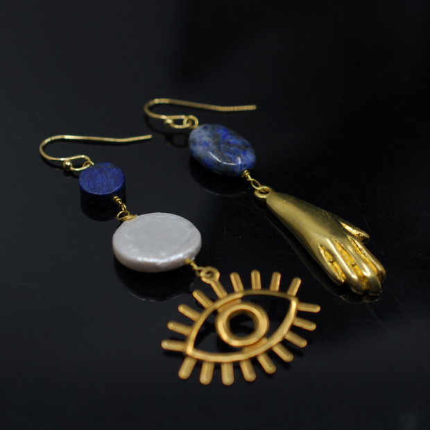 Cercei asimetrici din alama si perle, cercei lungi, cercei statement, cercei handmade