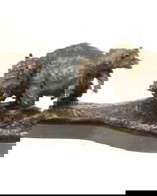Taur cu ursul-statueta din bronz cu un soclu din marmura