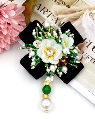 Rezervat Broșa cu flori - Bouquet of pure precious flowers