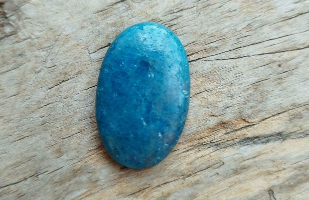 Cabochon apatite, 30x19x5 mm