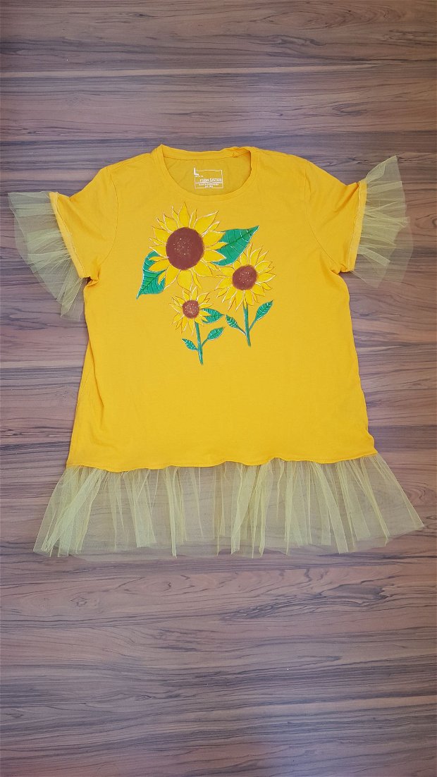 Tricou pictat manual cu floarea soarelui/tricou floarea soarelui cu aplicatii de tulle