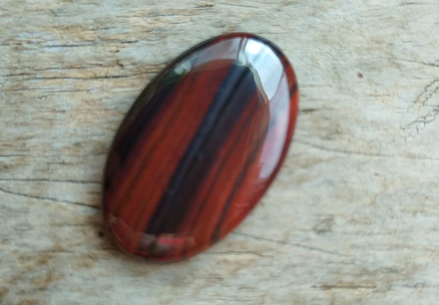 Cabochon pirita in jasp rosu, 28x18x4.5 mm