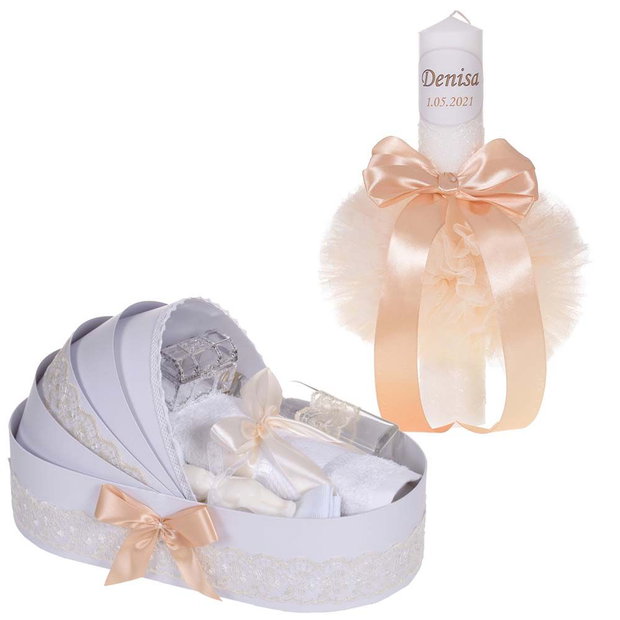 Lumanare botez personalizata si trusou botez in landou, decor dantela Ivoire