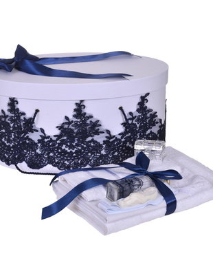 Set trusou botez si cutie trusou, dantela si fundita, decor elegant Bleumarine