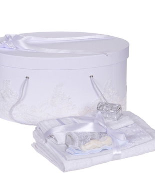 Set trusou botez si cutie trusou, dantela si fundita, decor elegant Alb