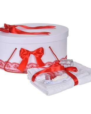 Set trusou botez si cutie trusou, dantela si fundite, decor Rosu