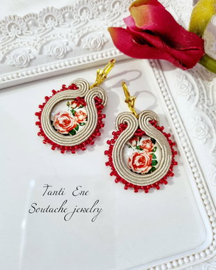 Cercei soutache cu trandafiri