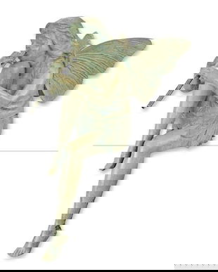 Zana sezand cu un fluier-statueta din bronz