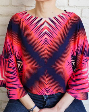Bluza Lejera Volane Joc Geometric Ciclam