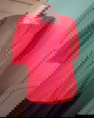 Blluza cu broderie si maneci bufante