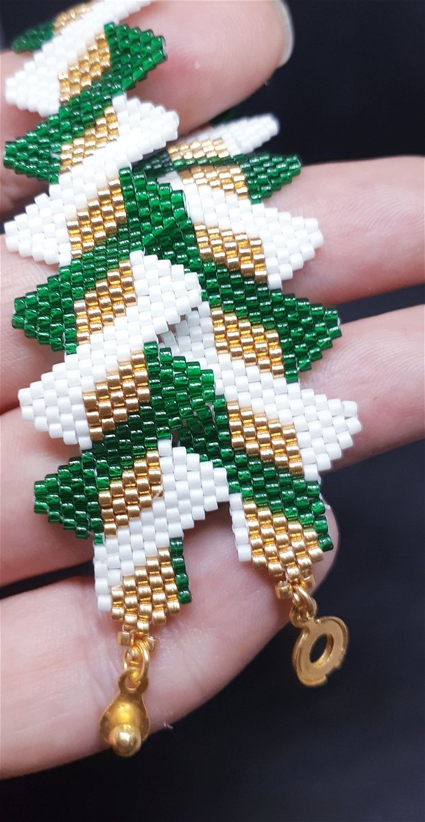 Bratara tip manseta, tesuta in model geometric, din margele japoneze verzi, aurii si albe