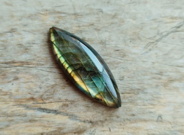 Cabochon labradorit, 47x18x7 mm