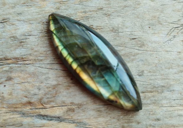 Cabochon labradorit, 47x18x7 mm