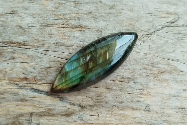 Cabochon labradorit, 47x18x7 mm