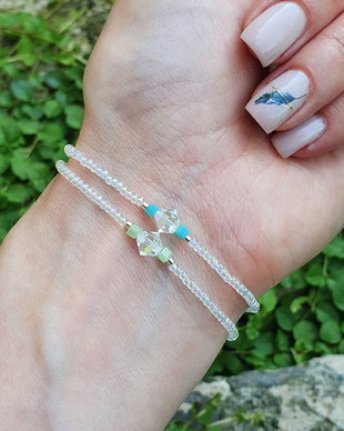 Brățară handmade cu mărgele, cristal Swarovski și accente cubice albastre sau verzi