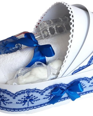 Trusou botez landou, trusou botez elegant decorat cu dantela si fundite, decor Albastru