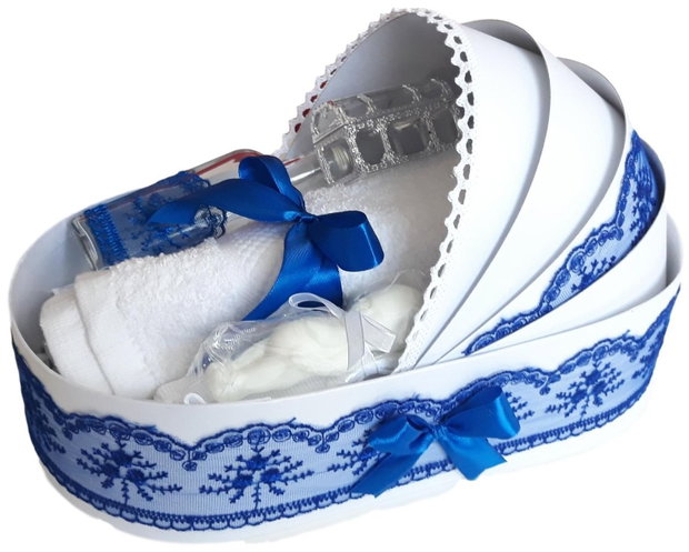 Trusou botez landou, trusou botez elegant decorat cu dantela si fundite, decor Albastru
