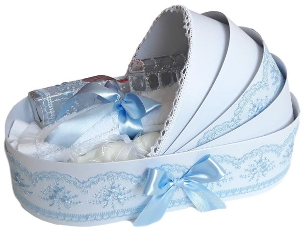 Trusou botez landou, trusou botez elegant decorat cu dantela si fundite, decor Bleu