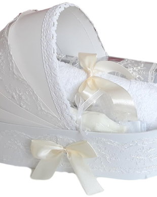 Trusou botez landou, trusou botez elegant decorat cu dantela si fundite, decor Ivoire - crem