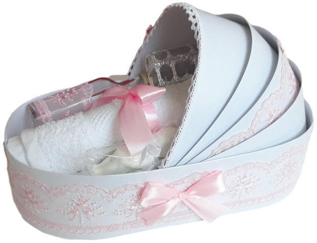 Trusou botez landou, trusou botez elegant decorat cu dantela si fundite, decor Roz