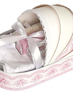 Trusou botez complet landou, trusou botez elegant decorat cu dantela si fundite, decor Roz