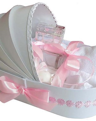 Trusou botez complet landou, trusou botez elegant decorat cu dantela si fundite, decor Roz floricele