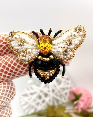 Broșă - Lovely Bee