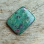 Cabochon rubin in fucshsite, 24x19x5 mm
