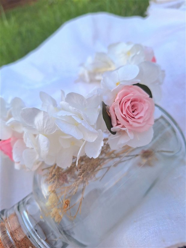 Coronita mireasa hortensia și trandafiri