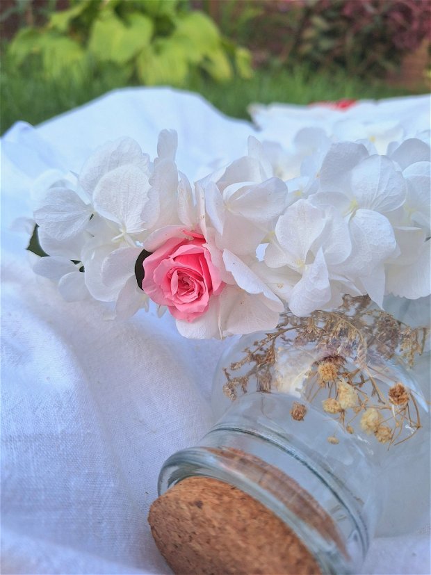 Coronita mireasa hortensia și trandafiri