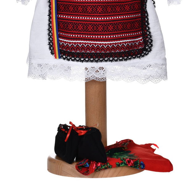 Set hainute botez traditional, trusou si lumanare, decor traditional popular, set botez cu motive nationale, set botez national