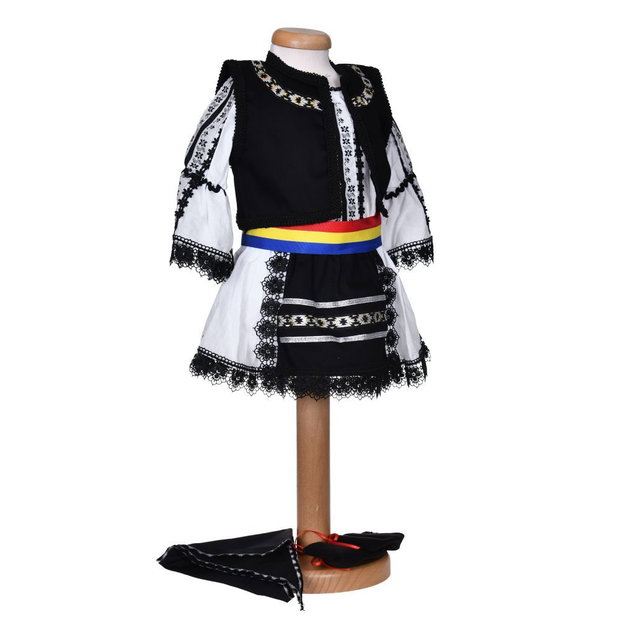 Set hainute botez traditional fetita, trusou si lumanare, decor traditional popular, set botez cu motive nationale, set botez national