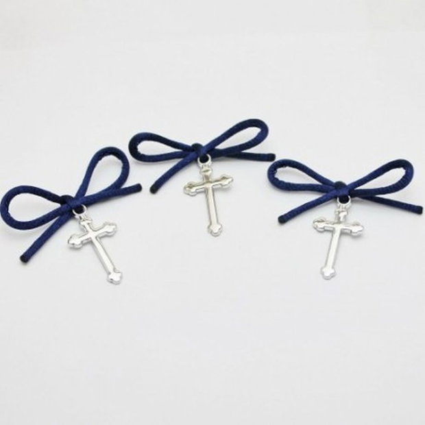 Cruciulite botez bleumarine pentru baiat si cutie cadou tema marina, set 50 cruciulite botez decorate fundite bleumarine