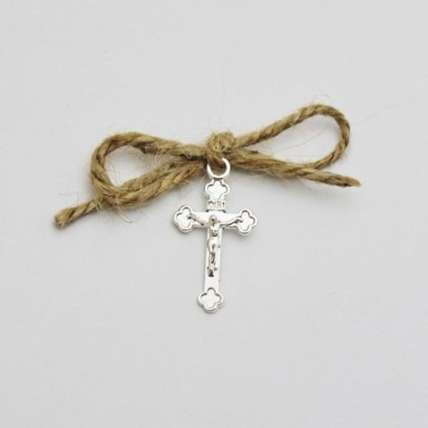 Cruciulite botez si cutie cadou, tema rustica traditionala, set 50 cruciulite botez decorate traditional cu iuta